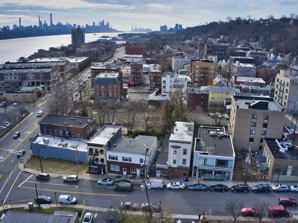 12-14A Dempsey Ave, Edgewater, NJ 07020