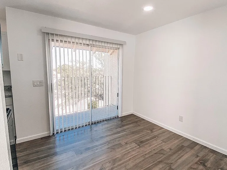 4431 Plaza Vis #D — Photo 8