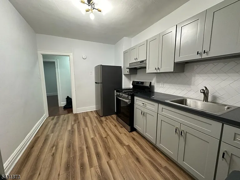 32 Hamilton Ave #2 — Photo 8