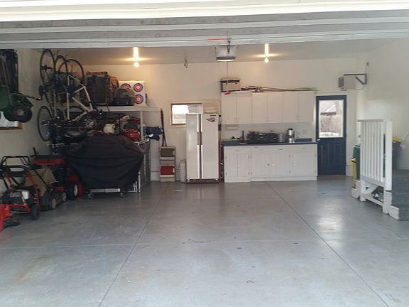 4th image of 308 Jeri St