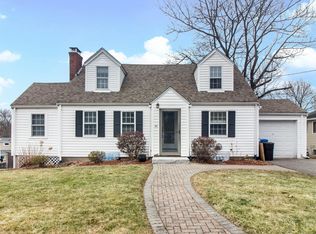 42 Cleveland Rd, Waltham, MA 02453