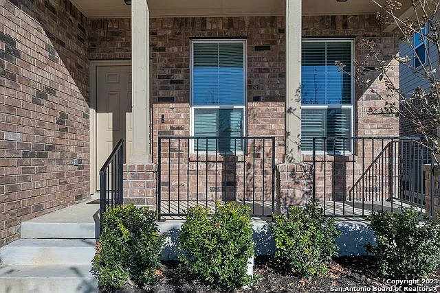 3 bed, 2.0 bath, 1660 sqft, $2,000 — Photo 3