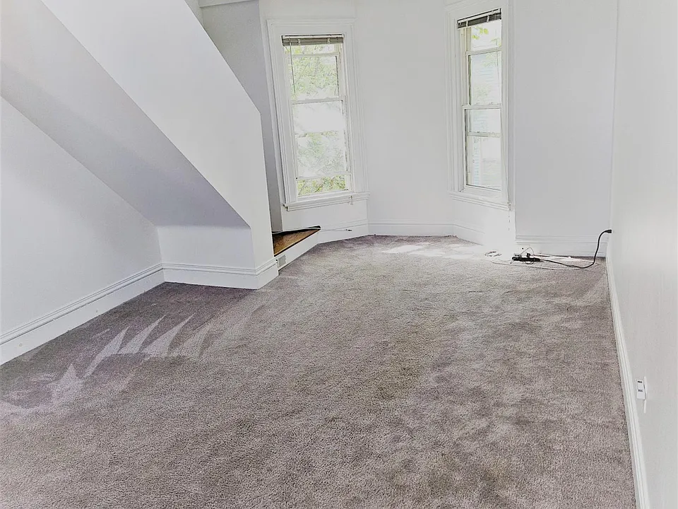 Spacious Livingroom
