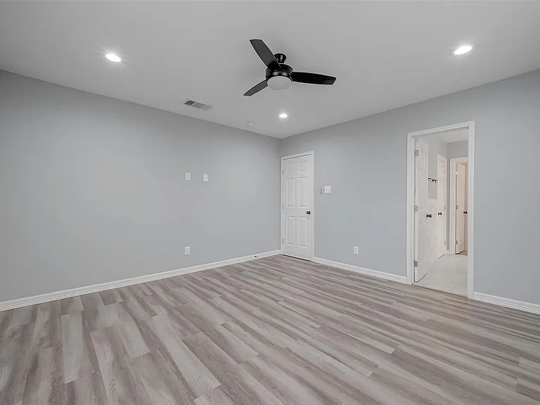 6322 Victoria St — Photo 19