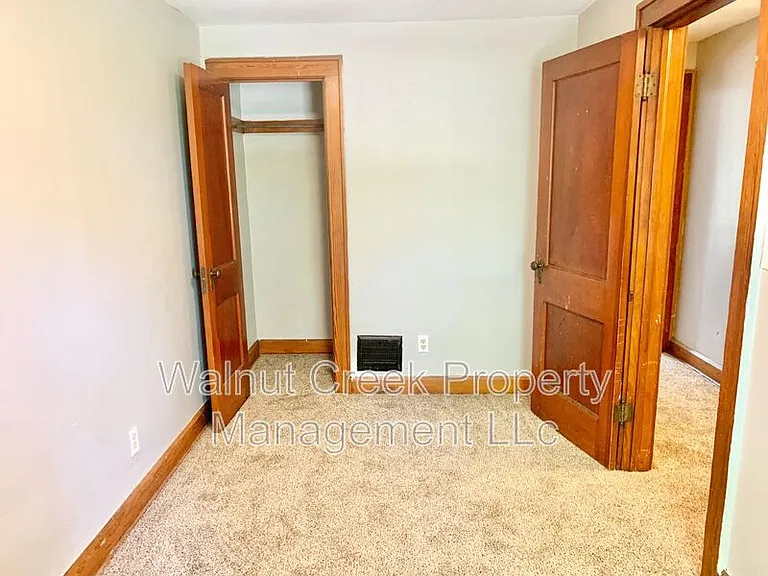 1911 E 34th St — Photo 12