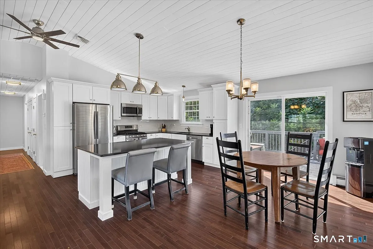 3 bed, 3.0 bath, 1772 sqft, $4,700 — Photo 4