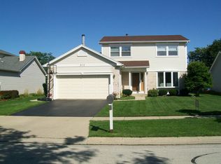 915 Debra Ln, Elk Grove Village, IL 60007