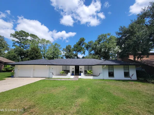 7716 Puna Pl, Diamondhead, MS 39525