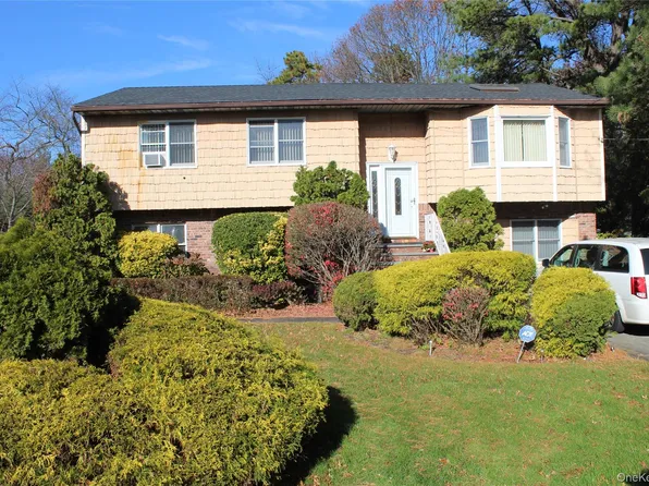 15 Amityville Street, Islip Terrace, NY 11752