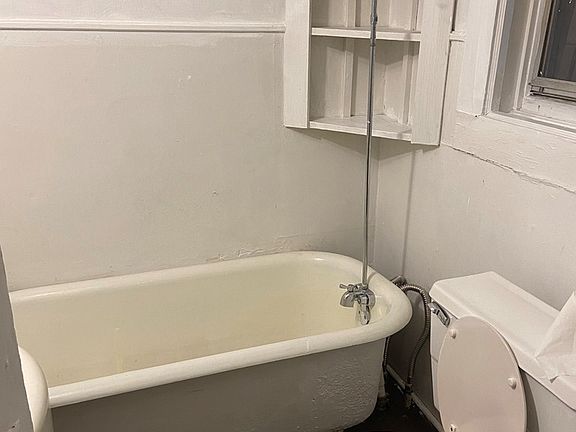 5th image of 818 Shepherd Ave