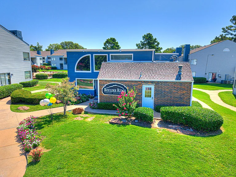 Boulder Ridge Apartments | Newly Remodeled East Tulsa | Broken Arrow Schools + W/D Hookups — Photo 18