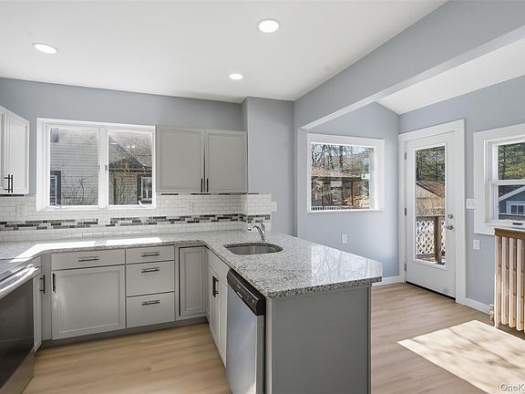 4th image of 110 Innis Avenue