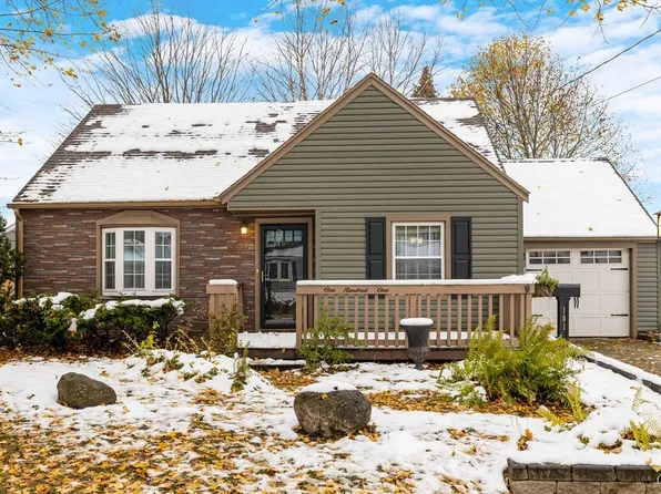 101 Castle Rd, North Syracuse, NY 13212