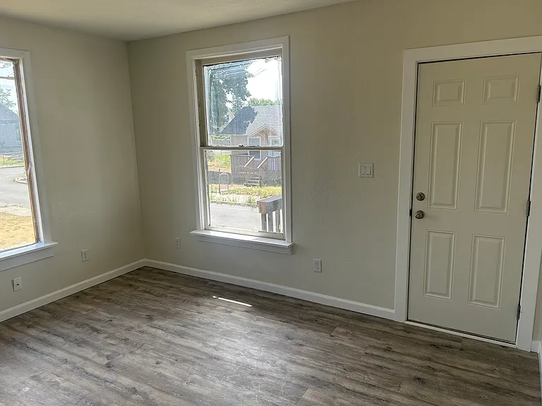 1915 E Walton Ave — Photo 11