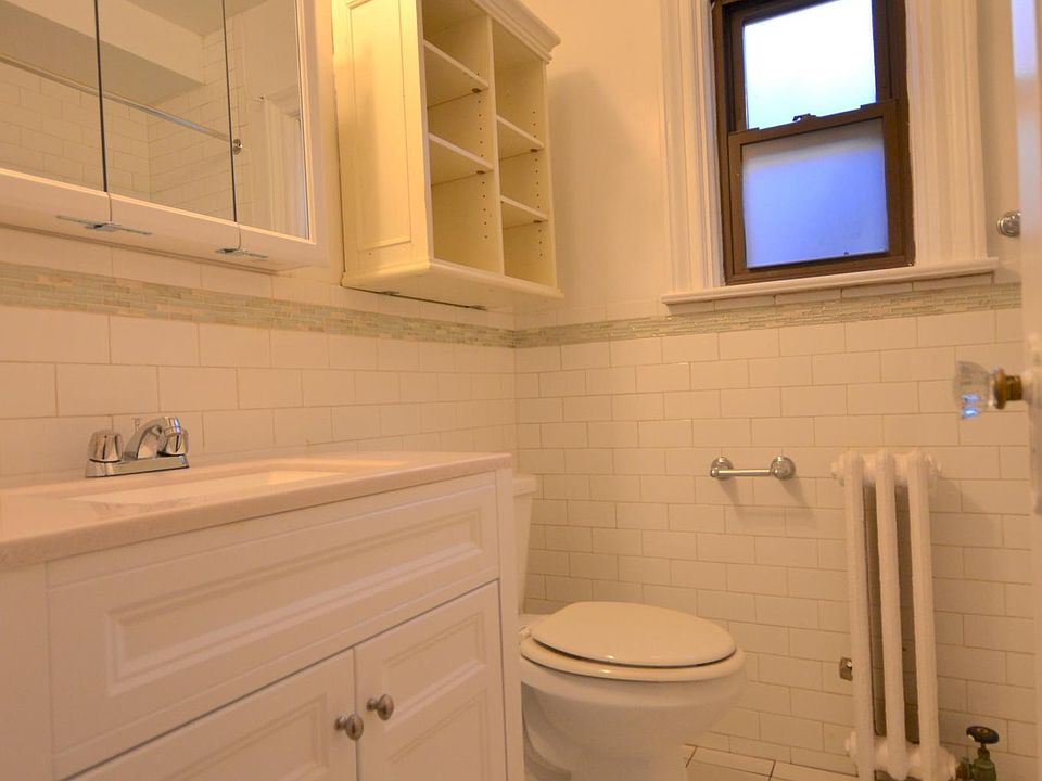 2nd image of 40 Garth Rd #2
