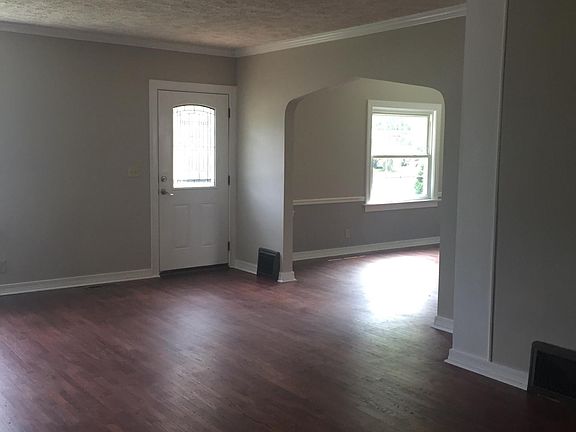 2nd image of 2904 E Mulberry St