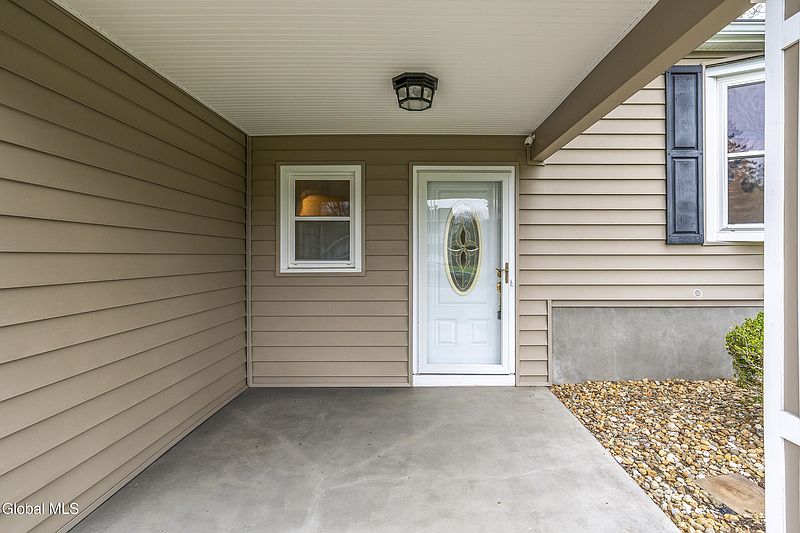 5th image of 61 Longmeadow Drive