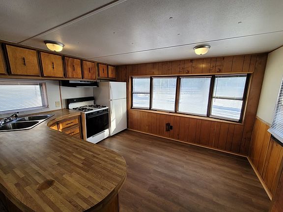 2nd image of 500 Pioneer Rd #18