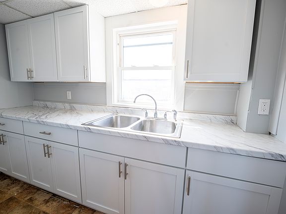 3rd image of 144 Park St #3