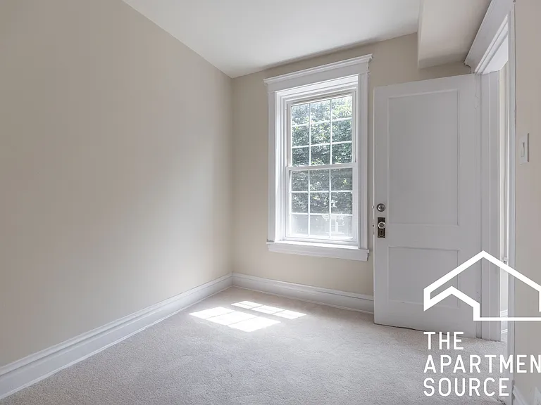 2110 N Avers Ave #G — Photo 12