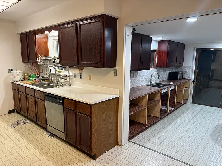 1641 W 82nd Pl — Photo 8