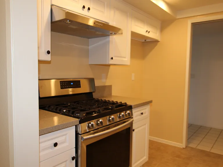 1137 Rosecrans Ave — Photo 18