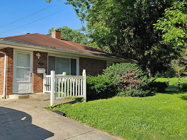 4504 Kingview Ave — Photo 1