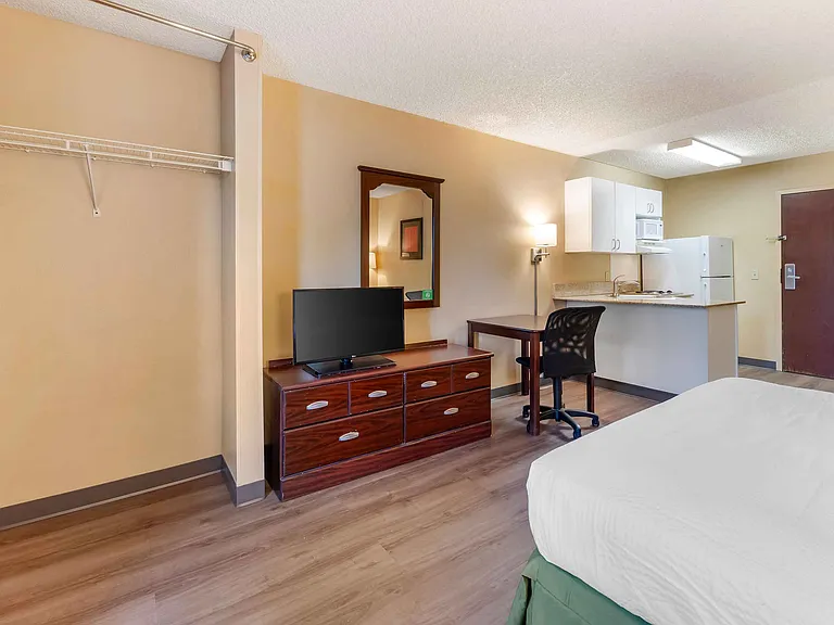 Studio Suite - 1 Queen Bed