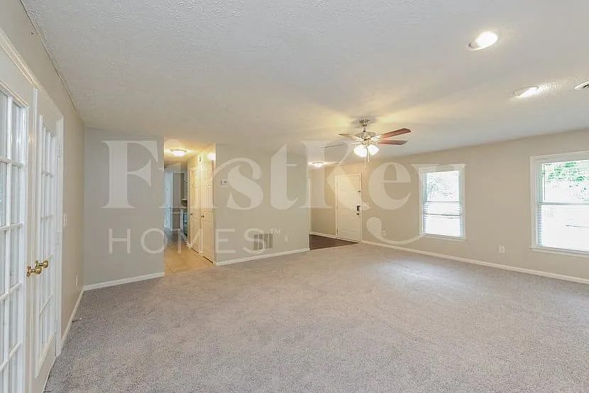 3 bed, 2.5 bath, 2800 sqft, $2,980 — Photo 4
