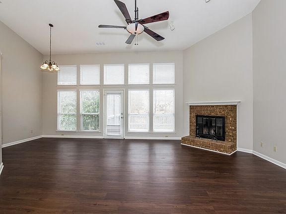 4th image of 3700 Armitage Dr