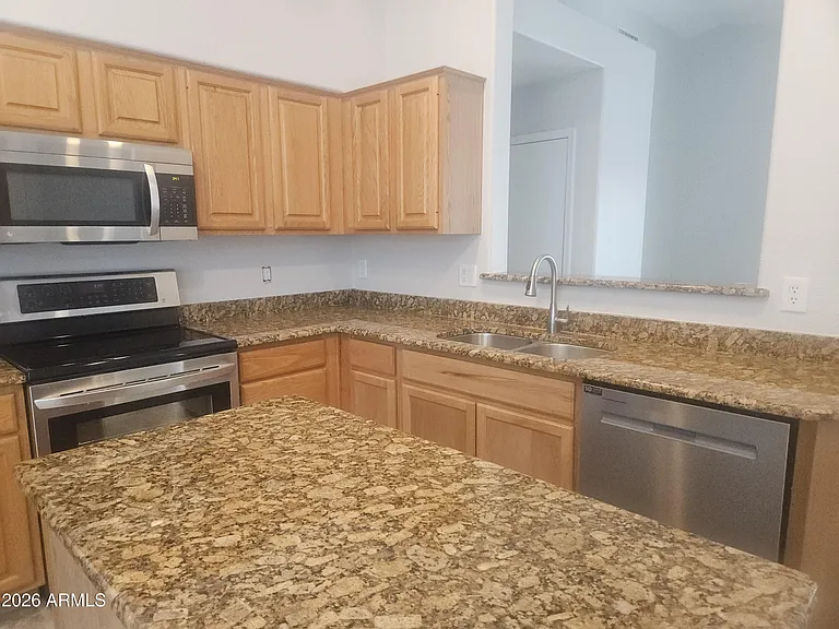 846 W Page Ave — Photo 3