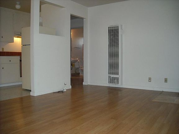 4th image of 1107 Roewill Dr APT 1