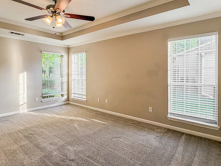 520 Brooksdale Dr — Photo 8