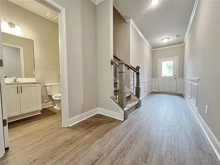 3 bed, 2.5 bath, 2357 sqft, $2,500 — Photo 4