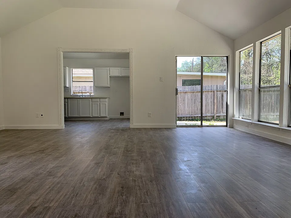 1814 Wilshire Park Dr