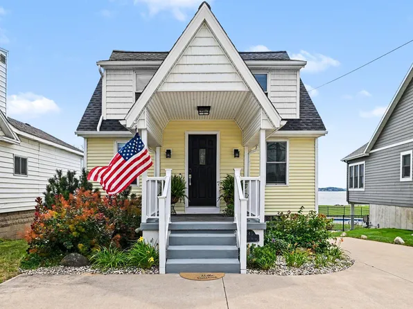 345 Ruddiman Dr, Muskegon, MI 49445