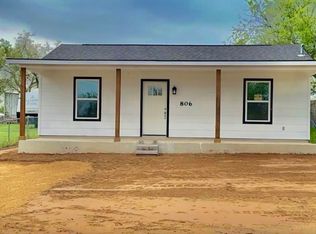 806 E Brown St, Llano, TX 78643