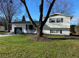 3821 N Sunnyfield Dr, Akron, OH