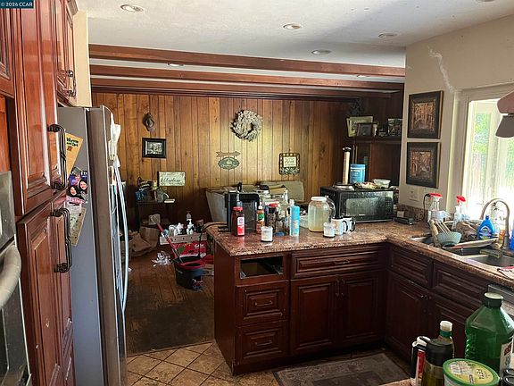 5th image of 3044 Bowling Green Dr