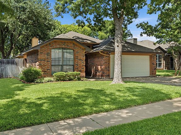 2nd image of 312 Banyan Dr