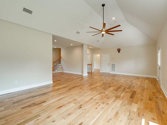 5th image of 613 Sunset Valley Dr