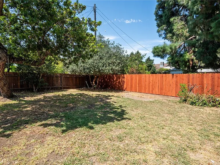 2526 Purdue Ave — Photo 23