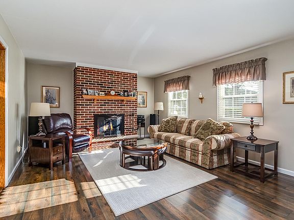 3rd image of 133 Cedarwood Ave
