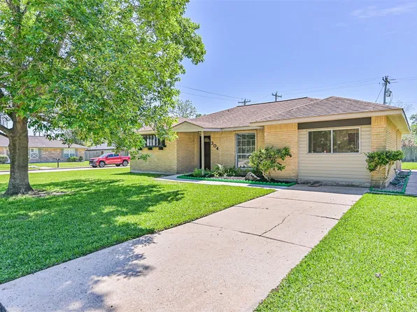 304 Avondale Ln, Friendswood, TX 77546