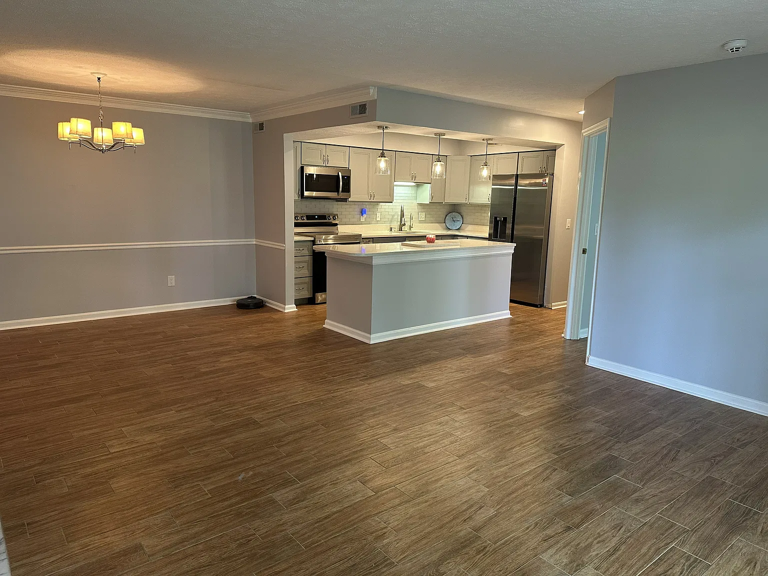 3 bed, 1315 sqft, $2,200 — Photo 2