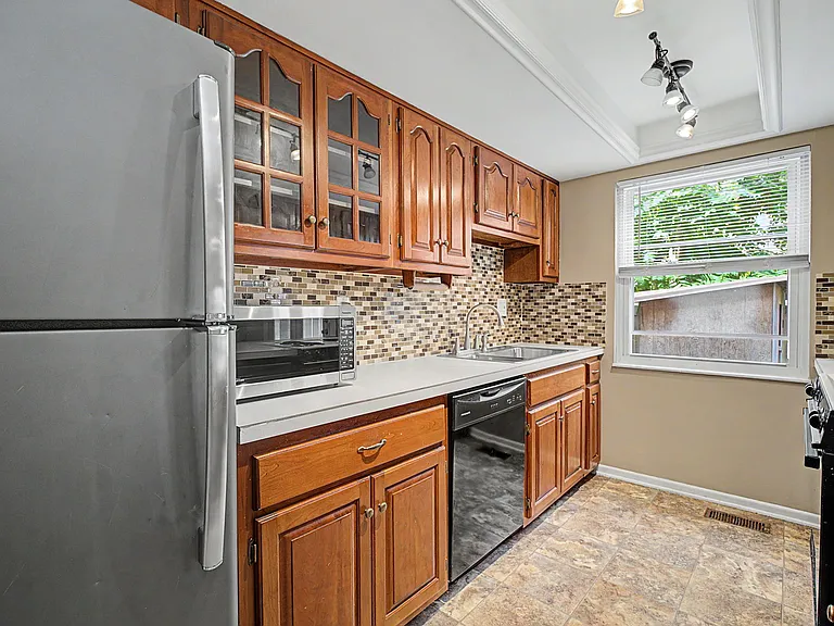 1406 Old Town Ct — Photo 14