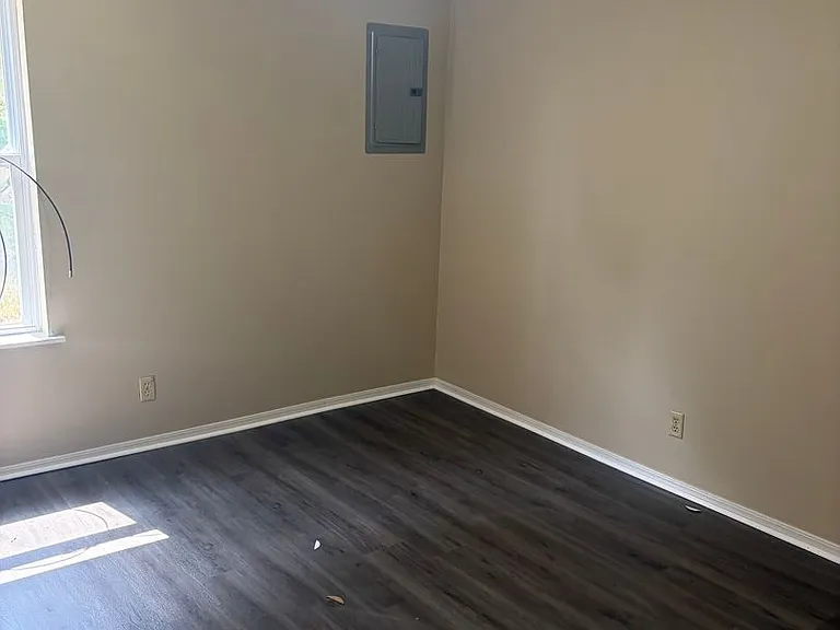 300 E Knoxville St — Photo 10