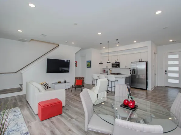 970 Highland Sound Ln, Houston, TX 77091