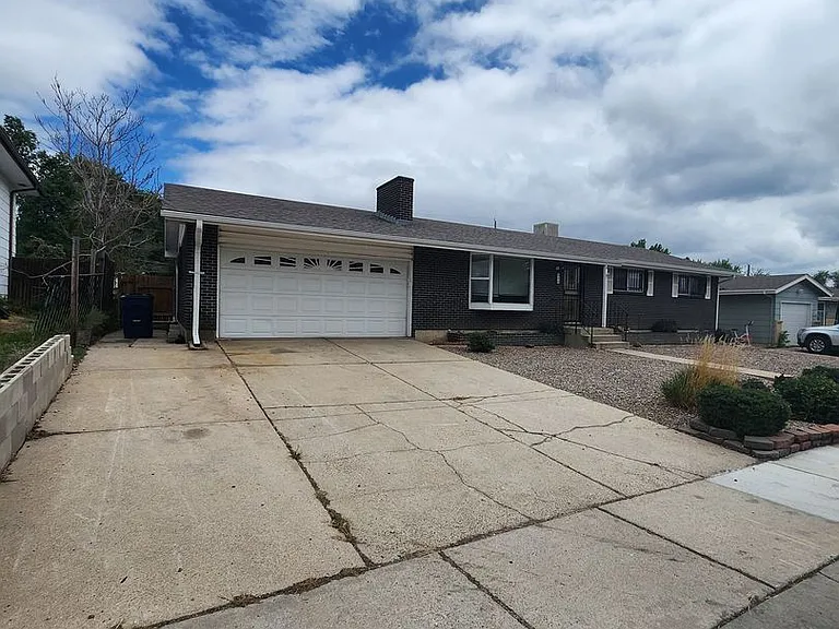 313 S Chelton Rd — Photo 2