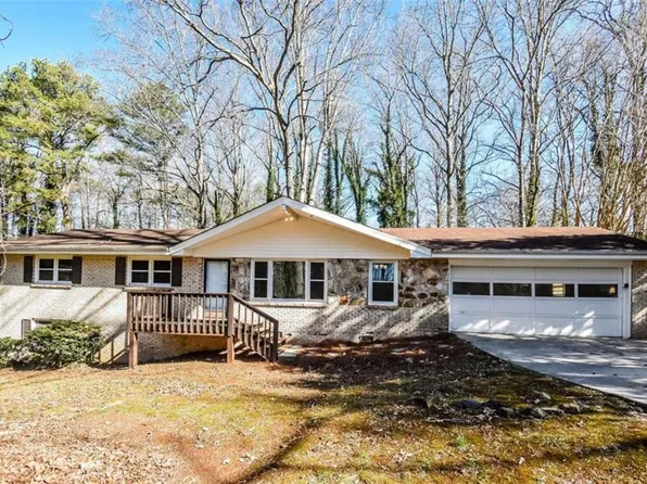 156 King David Dr, Lilburn, GA 30047